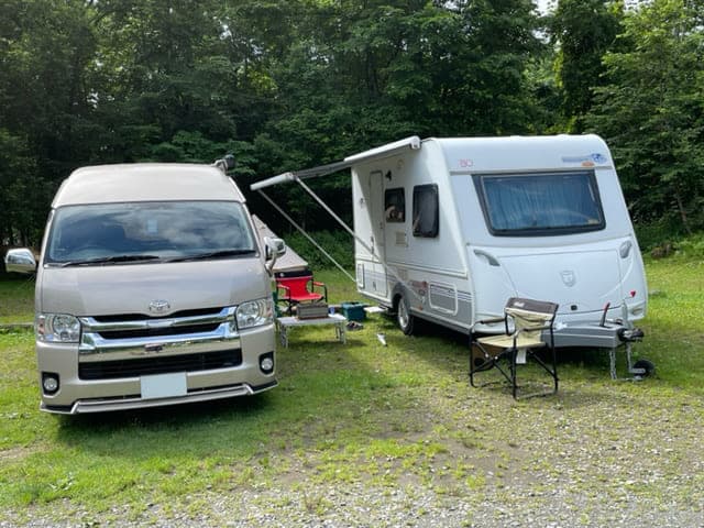 旅先で拠点となっているキャンピングカー